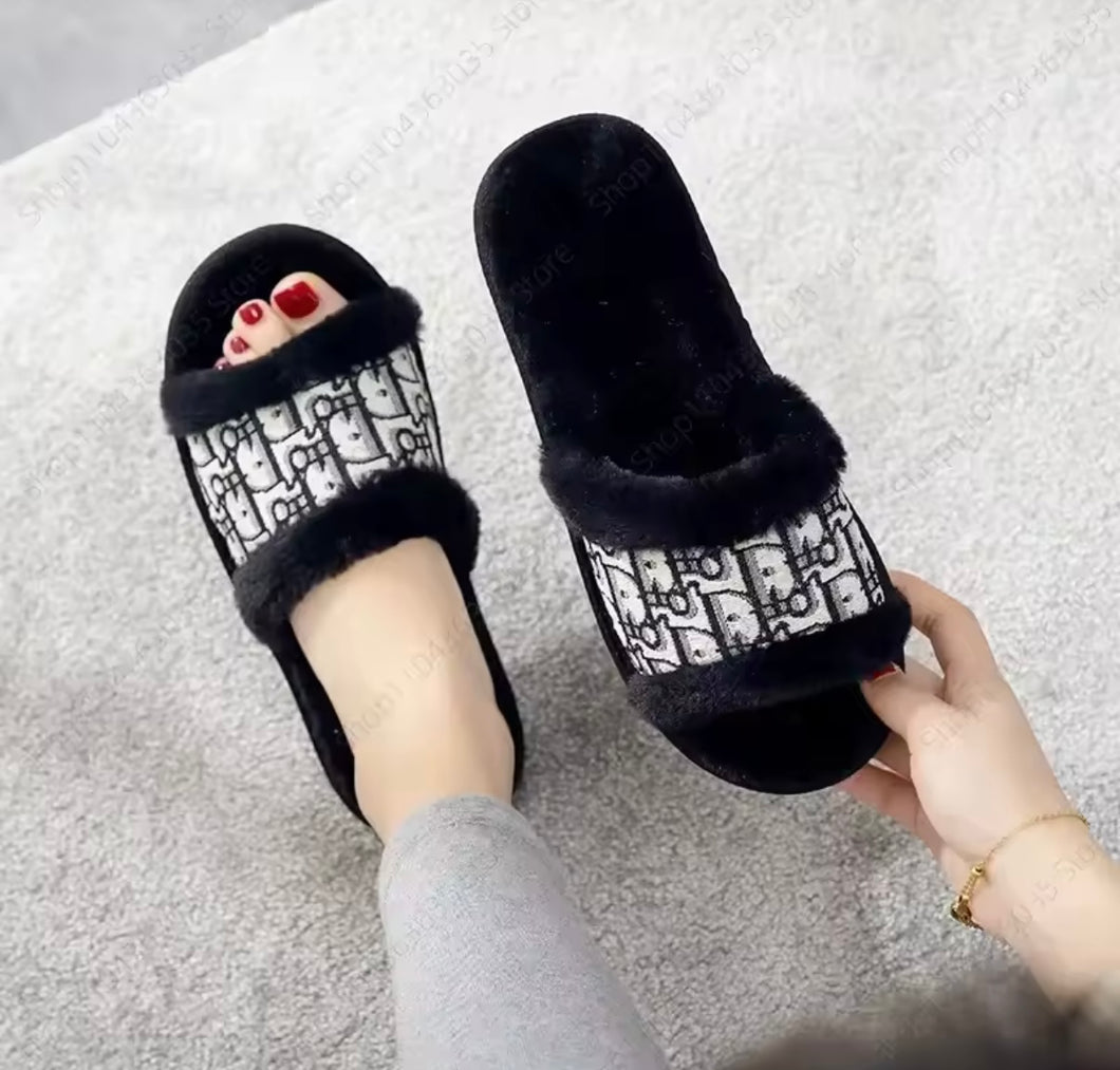 D Slippers Black